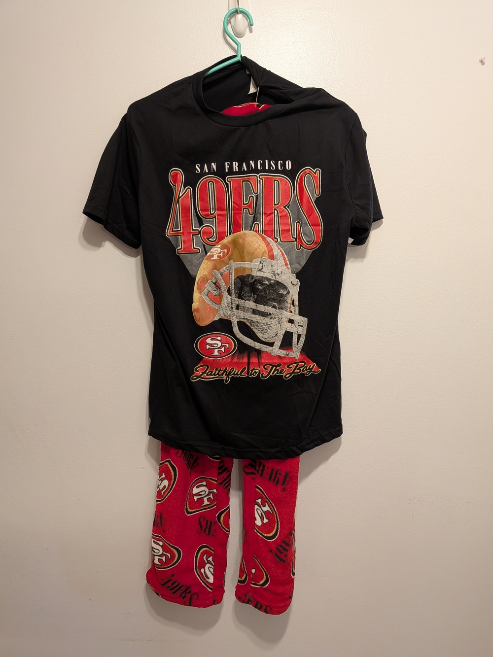 NFL San Francisco 49ers Black Graphic Tee with Red Accents